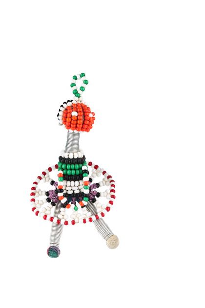 Figur aus Draht und Glasperlen.