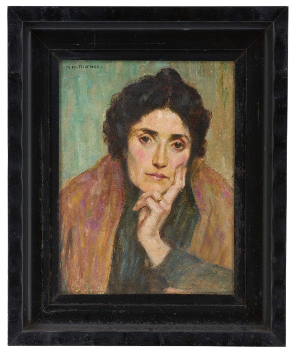 Frauenporträt mit dunklem Haar